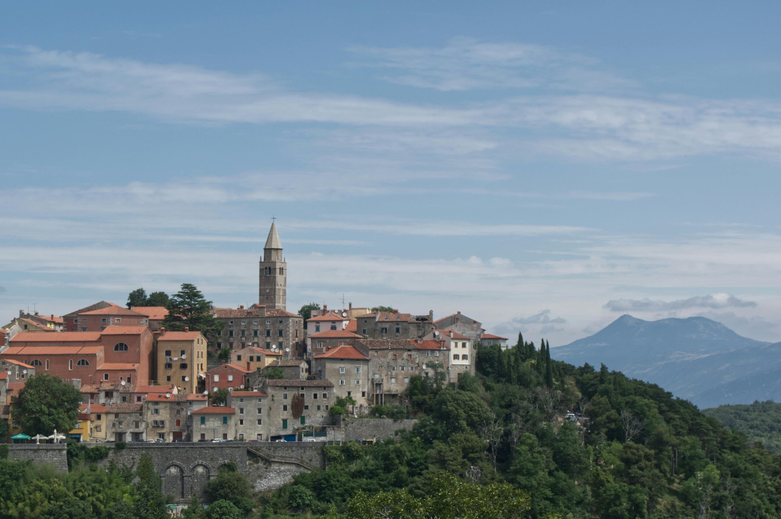 Garfagnana da Scoprire: Itinerario tra Borghi e Natura da Lucca