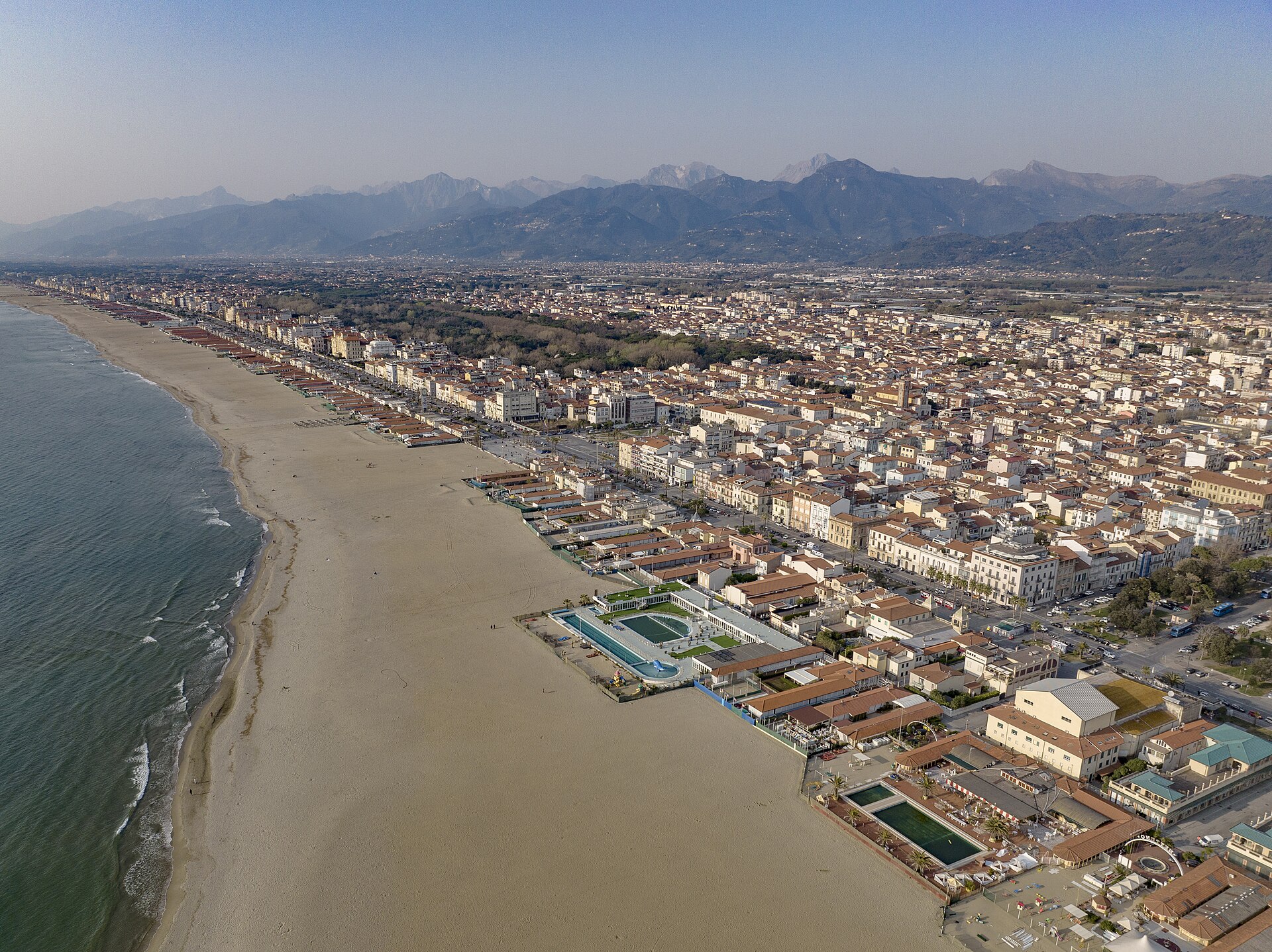 Lucca to Versilia Coast: Complete Beach Day Trip Guide (2025)